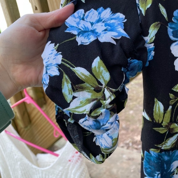 Banana Republic Genuine wrap style floral top - Picture 5 of 9